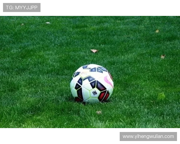 卷发女神的足球梦知名女星如何在绿茵场上绽放光彩